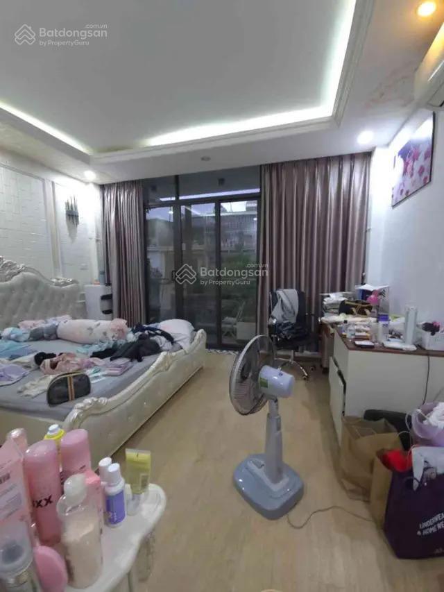 Cần bán nhà đường cầu giấy, dt 63 m2, 5 tầng, lô góc, kinh doanh, giá nhỉnh 22 tỷ.