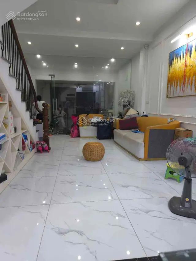 Cần bán nhà đường cầu giấy, dt 63 m2, 5 tầng, lô góc, kinh doanh, giá nhỉnh 22 tỷ.