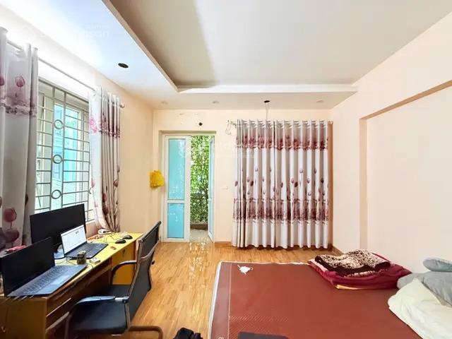Cần bán nhà phố nguyễn văn huyên, dt 40 m2, 4 tầng, ô tô tránh, giá nhỉnh 20 tỷ.