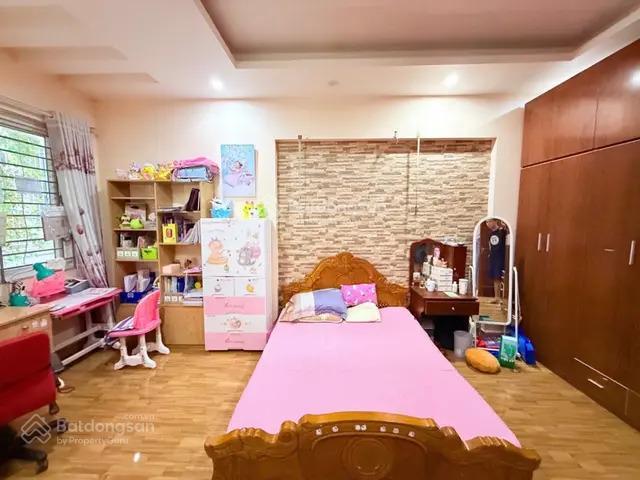 Cần bán nhà phố nguyễn văn huyên, dt 40 m2, 4 tầng, ô tô tránh, giá nhỉnh 20 tỷ.