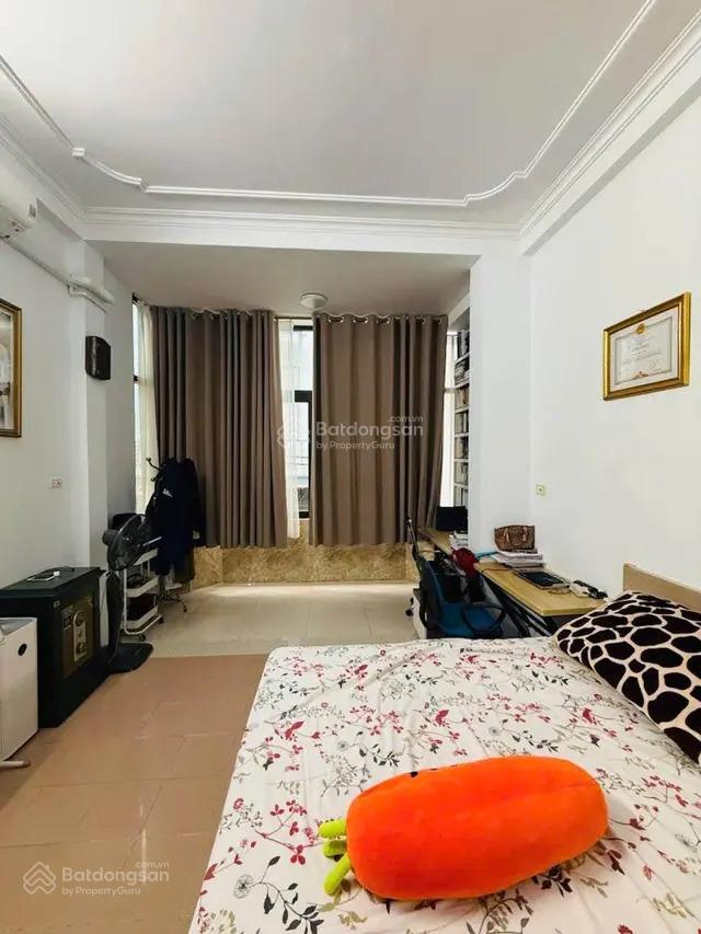 Bán nhà phố trần thái tông, dt 60 m2, 3 tầng, mt 4 m, full nội thất, giá 21 tỷ.