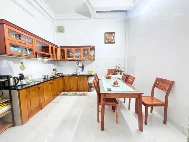 Bán nhà phố trần thái tông, dt 60 m2, 3 tầng, mt 4 m, full nội thất, giá 21 tỷ.