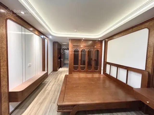 Bán nhà phố trần quốc hoàn, dt 40 m2, 7 tầng, ô tô tránh, thang máy, giá nhỉnh 21 tỷ.