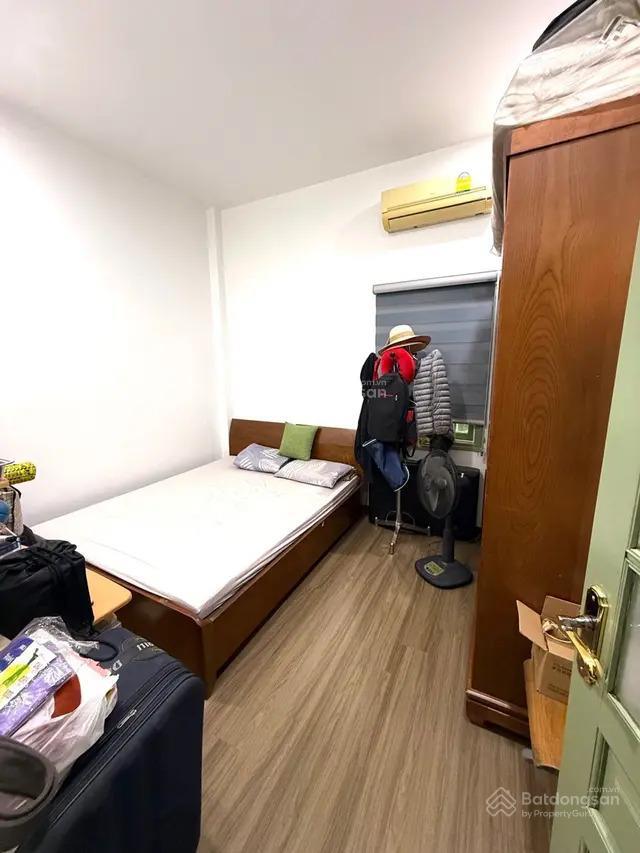 Cần bán nhà phố trần quốc hoàn, dt 60 m2, 5 tầng, ô tô, vỉa hè, kinh doanh, giá 22 tỷ.