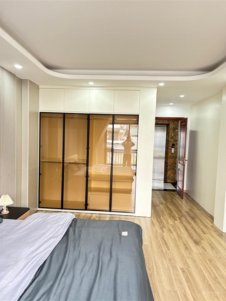 Bán nhà phố trung kính, dt 47 m2, 7 tầng, ô tô, thang máy, full nội thất, giá nhỉnh 17 tỷ.