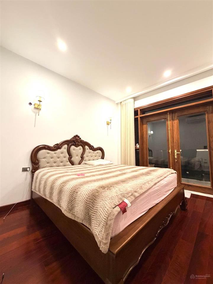 Bán nhà phố trung kính, dt 50 m2, 5 tầng, nhà mới, ô tô, giá nhỉnh 19 tỷ.