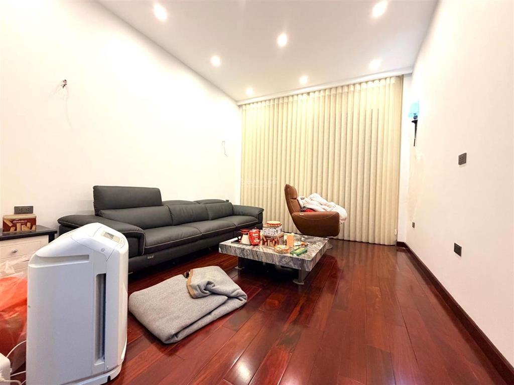 Bán nhà phố trung kính, dt 50 m2, 5 tầng, nhà mới, ô tô, giá nhỉnh 19 tỷ.