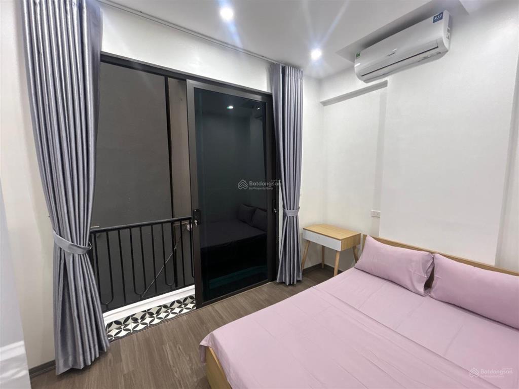 Nhà mới đường cầu giấy, dt 52 m2, 6 tầng, thang máy, kinh doanh, giá nhỉnh 23 tỷ.
