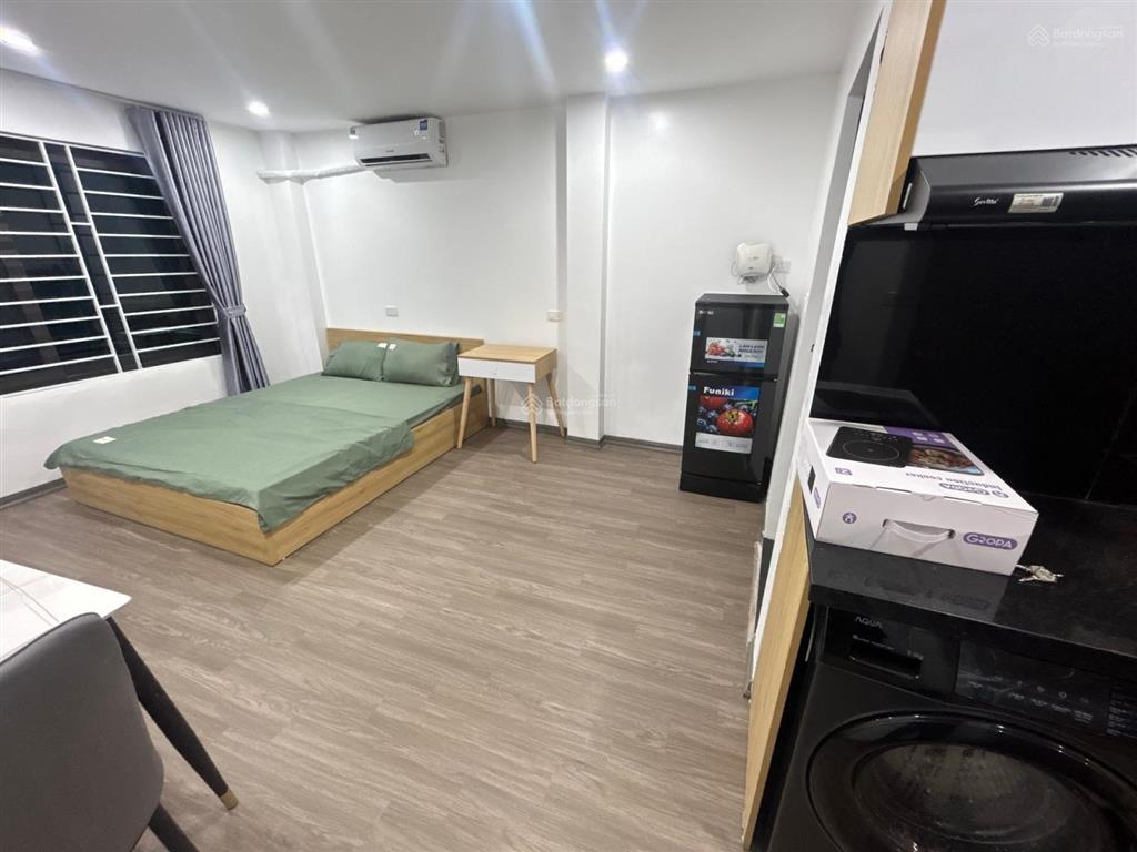 Nhà mới đường cầu giấy, dt 52 m2, 6 tầng, thang máy, kinh doanh, giá nhỉnh 23 tỷ.