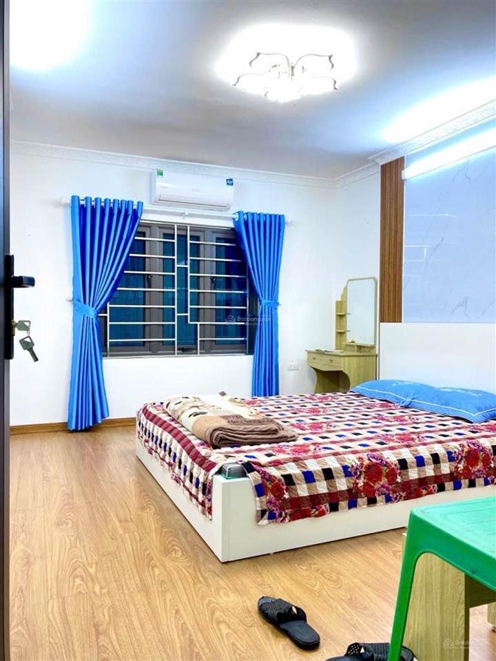 Bán nhà phố trung kính, dt 40 m2, 4 tầng, ô tô, kinh doanh, giá nhỉnh 20 tỷ.