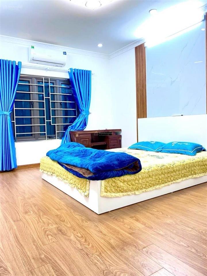 Bán nhà phố trung kính, dt 40 m2, 4 tầng, ô tô, kinh doanh, giá nhỉnh 20 tỷ.