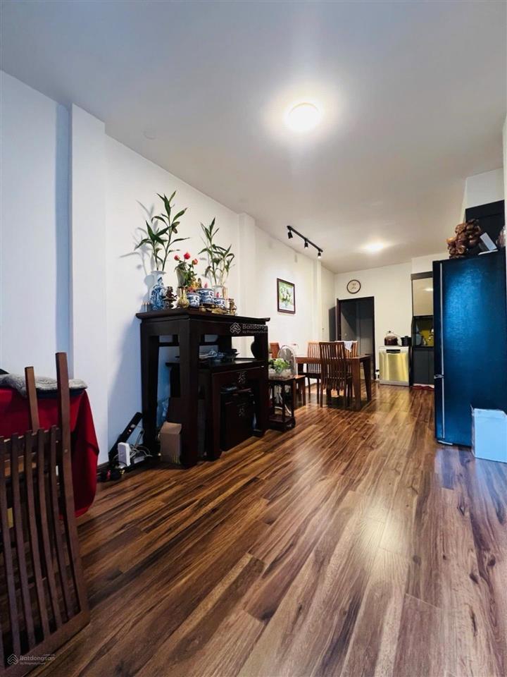Bán nhà đường văn cao, dt 30 m2, 5 tầng, ô tô tránh, view hồ tây, giá nhỉnh 20 tỷ.