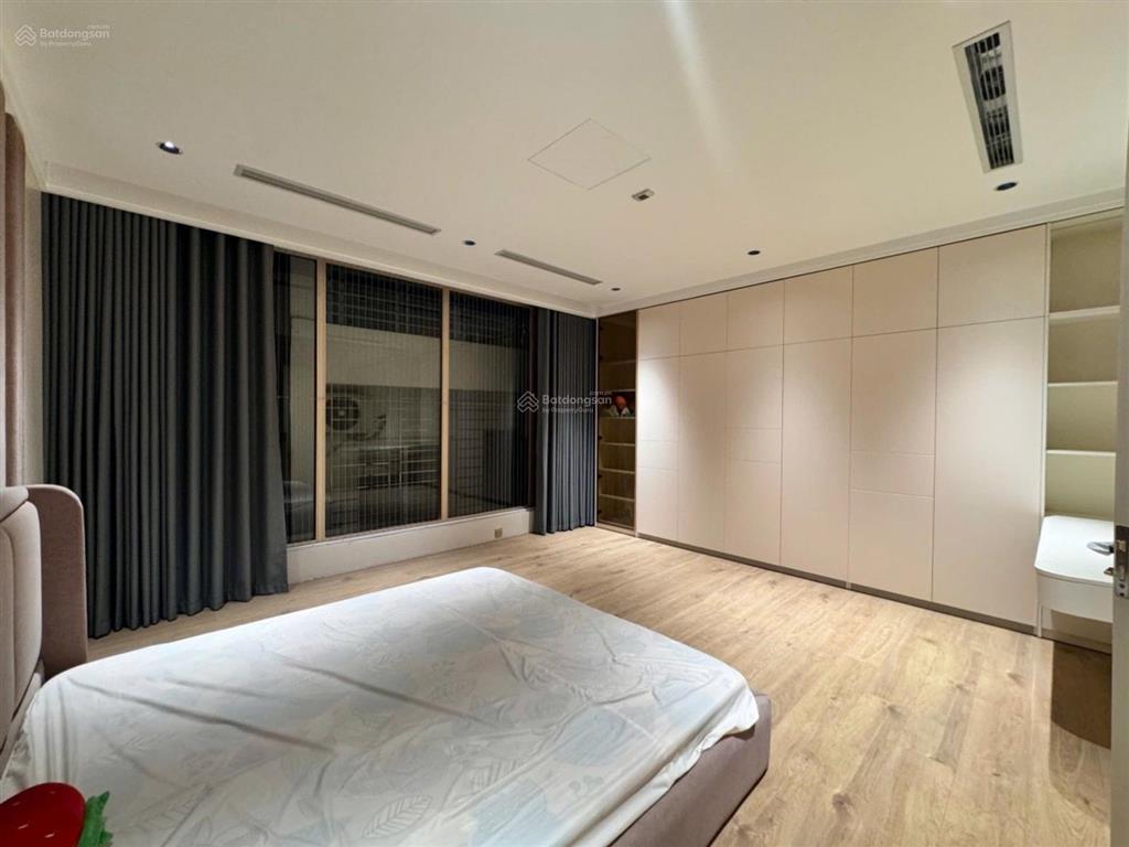 Bán nhà phố đào tấn, dt 43 m2, 6 tầng, nhà mới, thang máy, nội thất cao cấp, giá 17.2 tỷ.