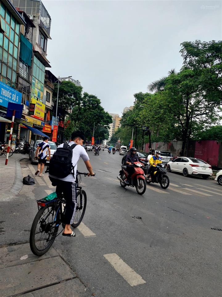 Hiếm có khó tìm! lô góc ngọc khánh vị trí vàng kinh doanh. thông các đường to. gần trường