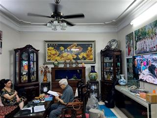 Hiếm có khó tìm! lô góc ngọc khánh vị trí vàng kinh doanh. thông các đường to. gần trường