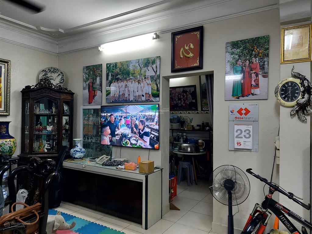 Hiếm có khó tìm! lô góc ngọc khánh vị trí vàng kinh doanh. thông các đường to. gần trường