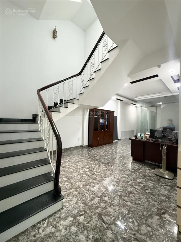 Mặt tiền kinh doanh, trước nhà 10m, dt 185m2, nguyễn trãi quận 1