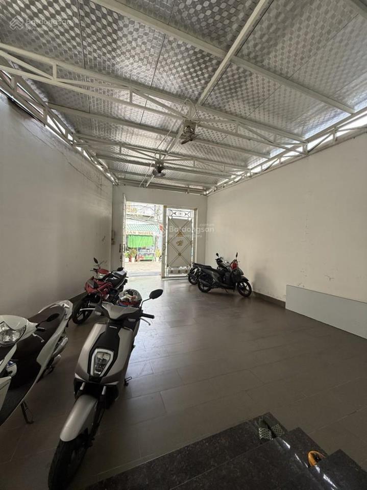 Mặt tiền kinh doanh, trước nhà 10m, dt 185m2, nguyễn trãi quận 1