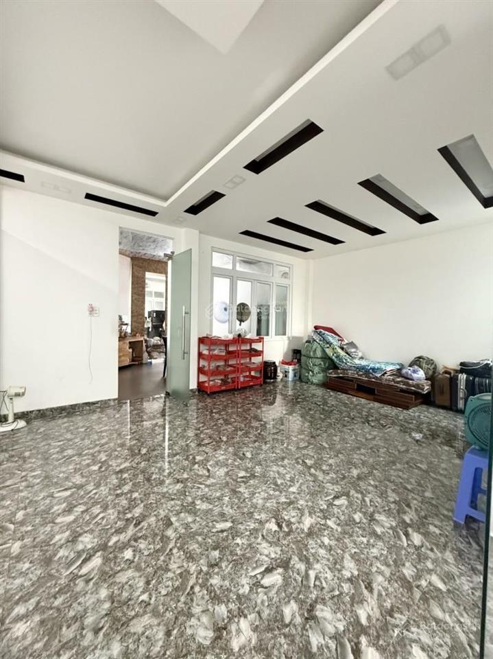 Mặt tiền kinh doanh, trước nhà 10m, dt 185m2, nguyễn trãi quận 1