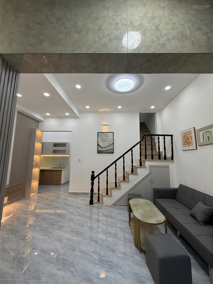 Phường chánh hưng, quận 8, gần cầu phạm hùng sát q5, dt 42m2 3 tầng 3pn