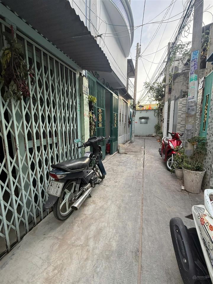 Phường chánh hưng, quận 8, gần cầu phạm hùng sát q5, dt 42m2 3 tầng 3pn