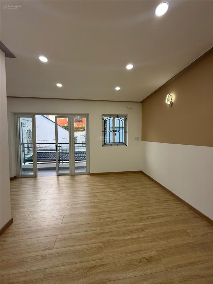 Phường chánh hưng, quận 8, gần cầu phạm hùng sát q5, dt 42m2 3 tầng 3pn