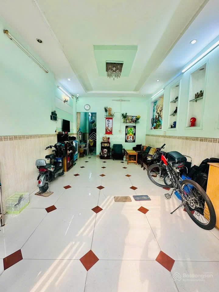 Hòa bình, quận 11, gần đầm sen, dt 56m2 (4x14), 4 tầng, giảm sâu chỉ 6,5 tỷ
