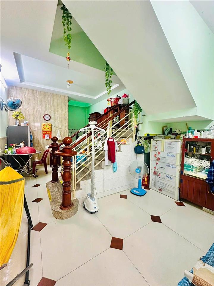 Hòa bình, quận 11, gần đầm sen, dt 56m2 (4x14), 4 tầng, giảm sâu chỉ 6,5 tỷ