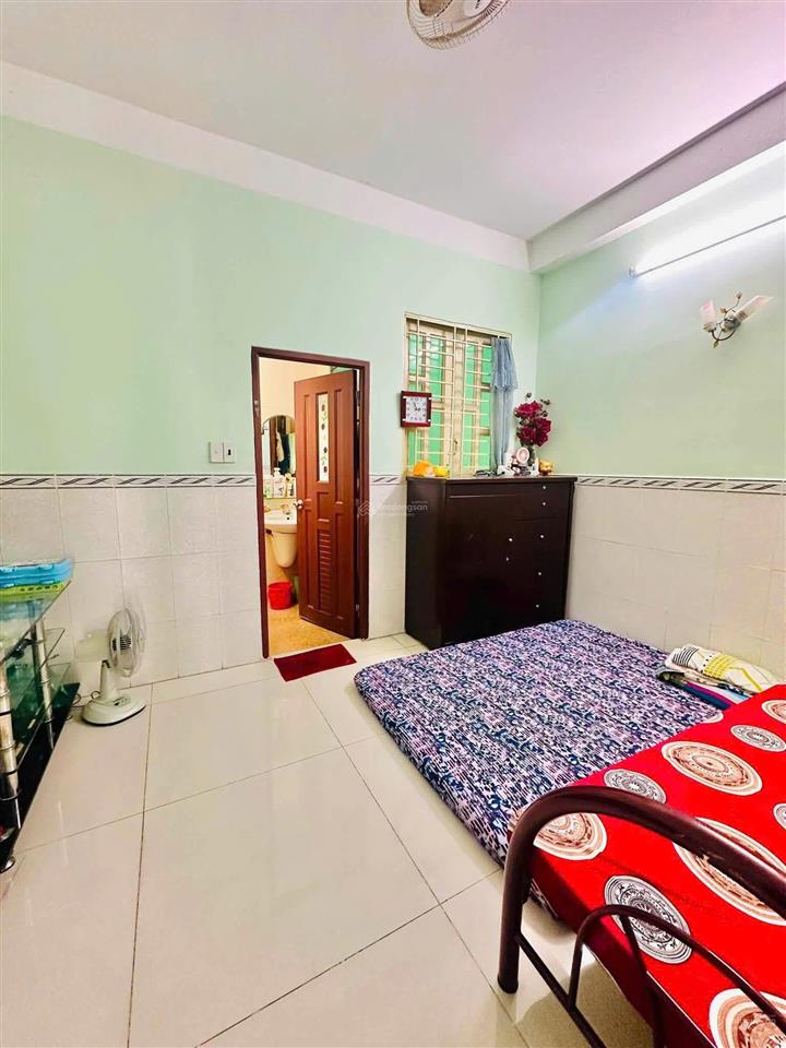 Hòa bình, quận 11, gần đầm sen, dt 56m2 (4x14), 4 tầng, giảm sâu chỉ 6,5 tỷ