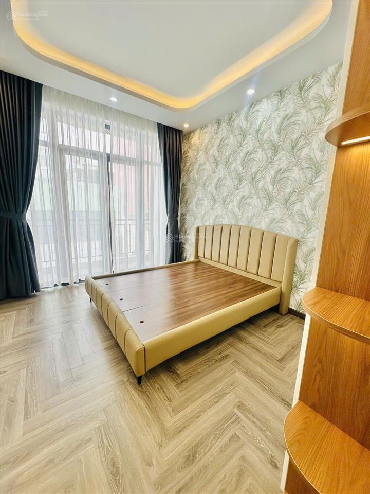 Lê hồng phong, 3/2 quận 10  hẻm ô tô thông. dt 46m2 4 tầng. chỉ 11t hơn xíu.