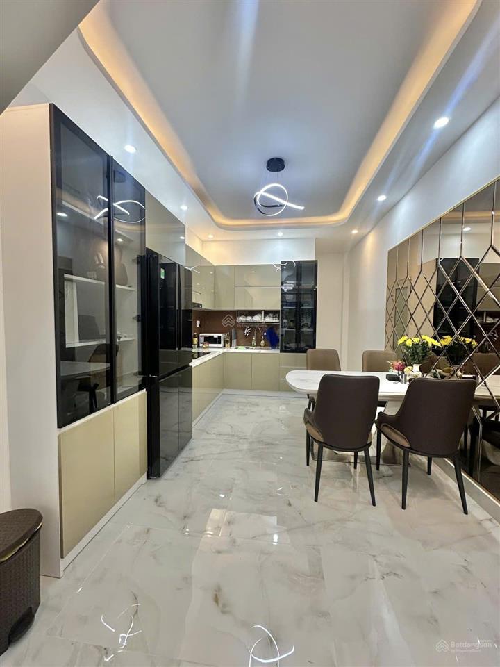 Lê hồng phong, 3/2 quận 10  hẻm ô tô thông. dt 46m2 4 tầng. chỉ 11t hơn xíu.