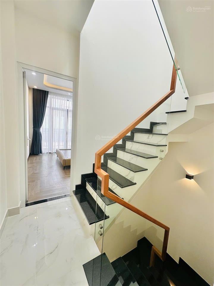 Lê hồng phong, 3/2 quận 10  hẻm ô tô thông. dt 46m2 4 tầng. chỉ 11t hơn xíu.