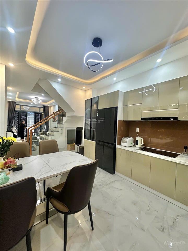 Lê hồng phong, 3/2 quận 10  hẻm ô tô thông. dt 46m2 4 tầng. chỉ 11t hơn xíu.
