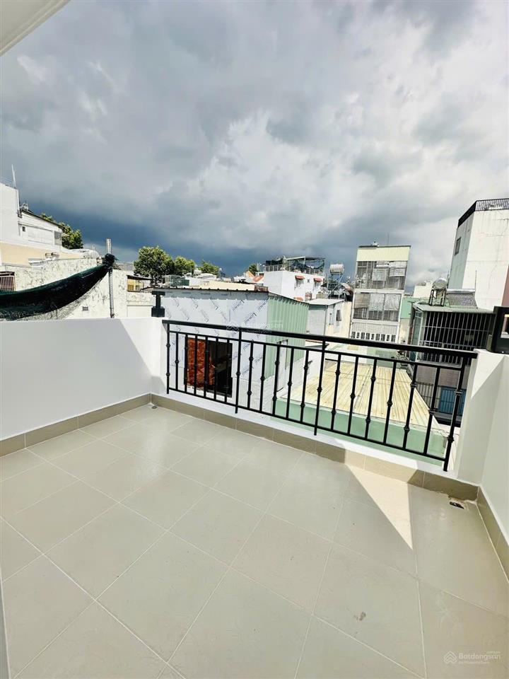 Lê hồng phong, 3/2 quận 10  hẻm ô tô thông. dt 46m2 4 tầng. chỉ 11t hơn xíu.