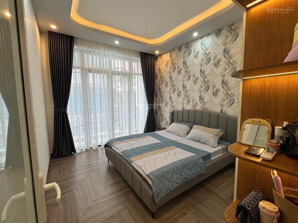 Lê hồng phong, 3/2 quận 10  hẻm ô tô thông. dt 46m2 4 tầng. chỉ 11t hơn xíu.