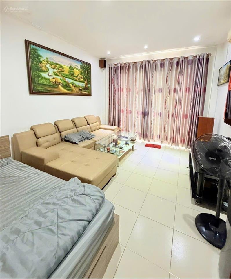 Lý thái tổ quận 10, hẻm kinh doanh 8m, dt 60m2 cách mt 30m.