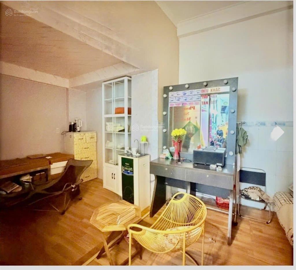 Lý thái tổ quận 10, hẻm kinh doanh 8m, dt 60m2 cách mt 30m.