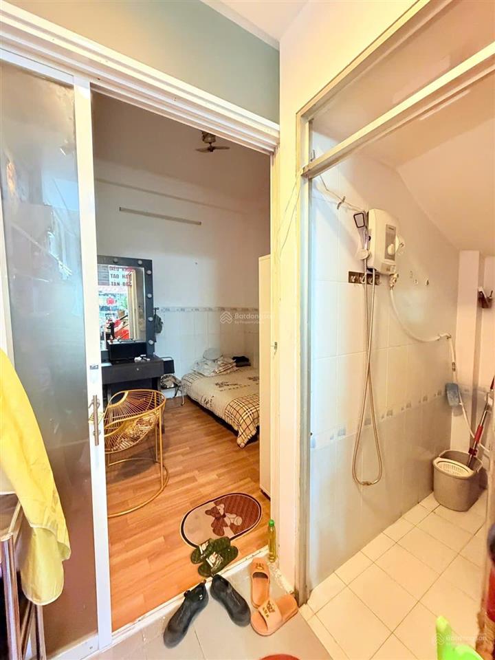 Lý thái tổ quận 10, hẻm kinh doanh 8m, dt 60m2 cách mt 30m.