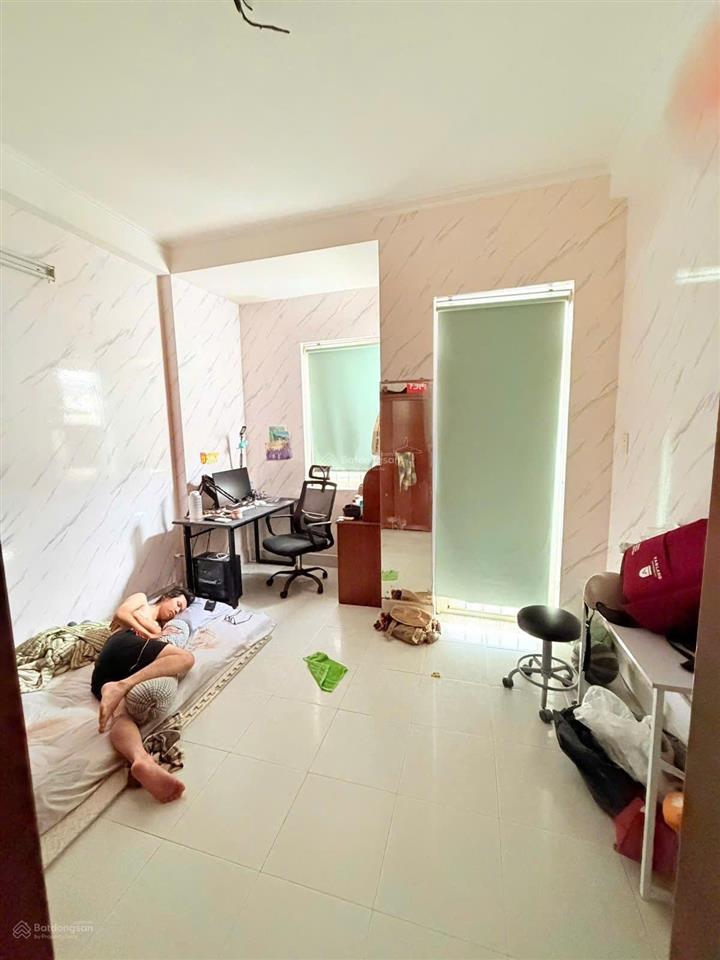 Lý thái tổ quận 10, hẻm kinh doanh 8m, dt 60m2 cách mt 30m.