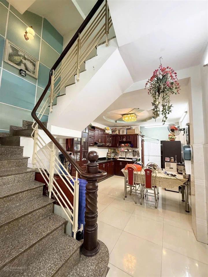 Mặt tiền tân phú dt 60m2 ngang 4m có lề, gấp bán định cư