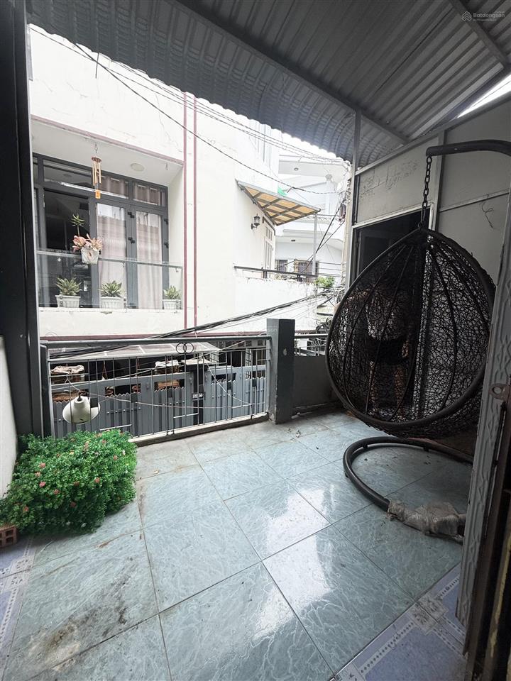 Nhà cho thuê 12.5tr/th  âu dương lân quận 8 sát q1 q5, dt 66m2 3pn. hẻm xe hơi