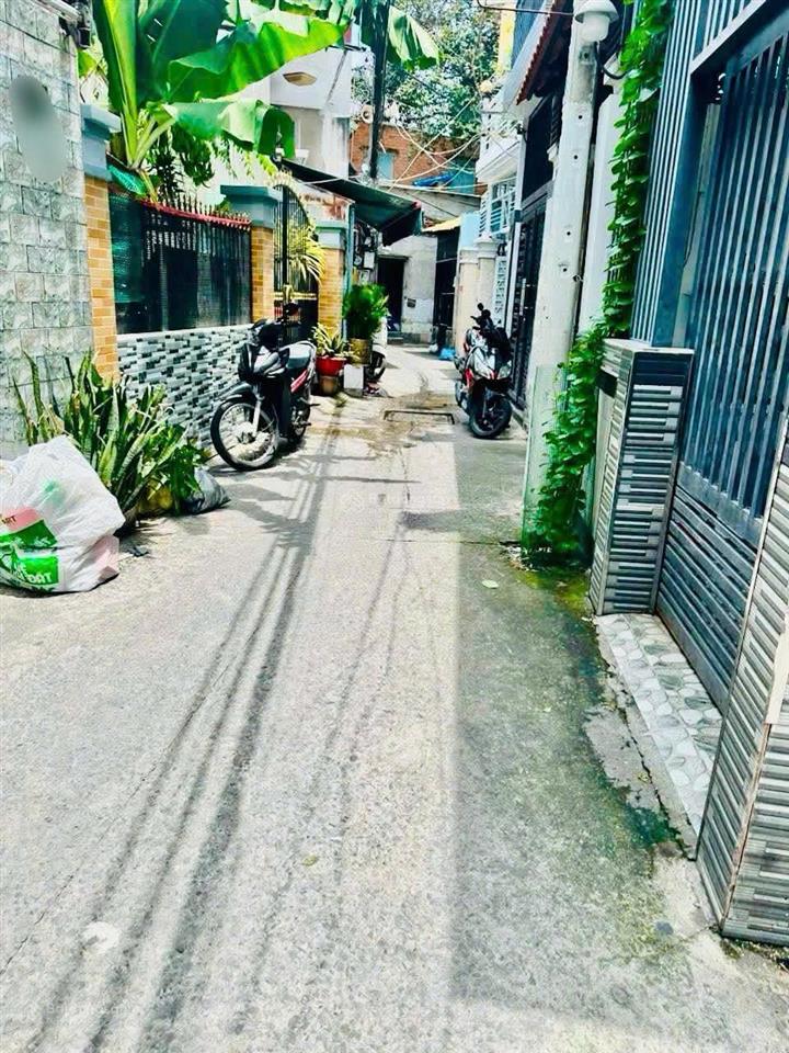 Quận 8, ngay cầu nguyễn văn cừ sát q1 q5  dt 52m2/46m2 3 tầng. chỉ 4.9 tỷ