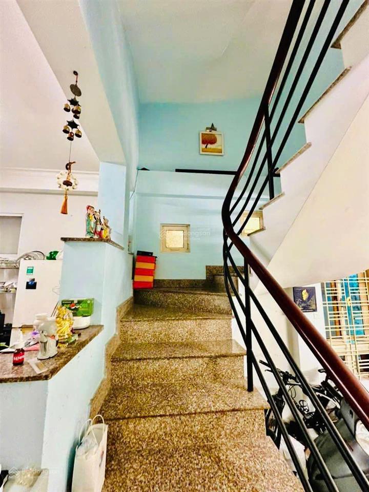 Quận 8, ngay cầu nguyễn văn cừ sát q1 q5  dt 52m2/46m2 3 tầng. chỉ 4.9 tỷ