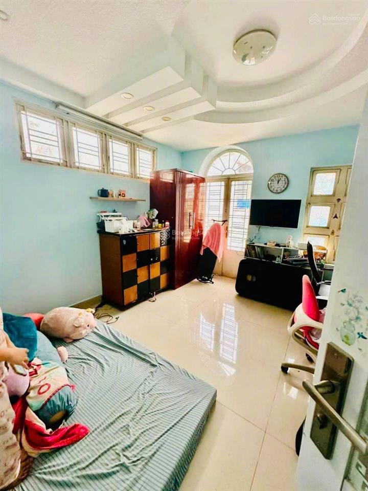 Quận 8, ngay cầu nguyễn văn cừ sát q1 q5  dt 52m2/46m2 3 tầng. chỉ 4.9 tỷ