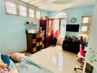 Quận 8, ngay cầu nguyễn văn cừ sát q1 q5  dt 52m2/46m2 3 tầng. chỉ 4.9 tỷ