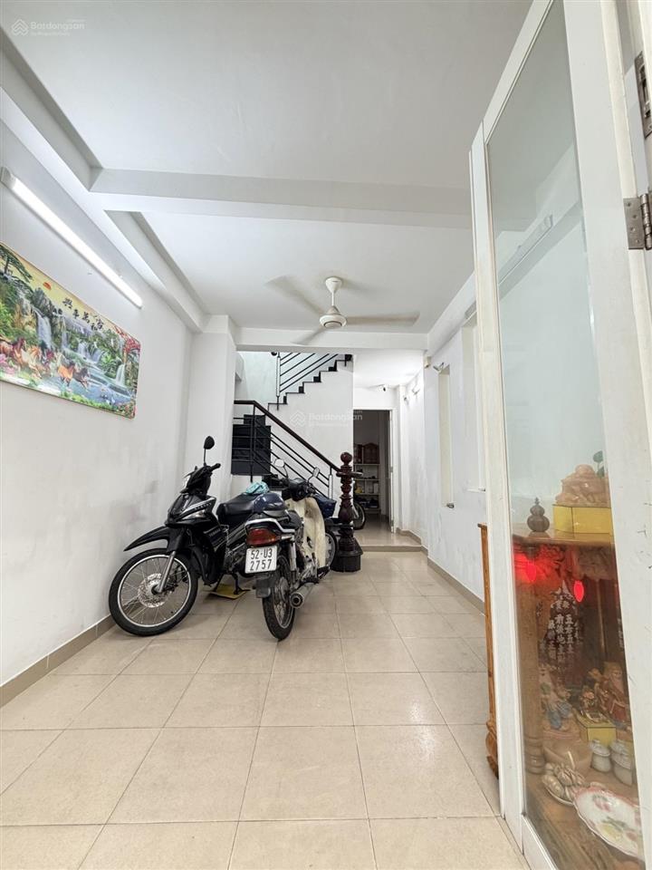 Ngô quyền quận 10, hẻm xe tải vi vu, 30m2 5 tầng giảm còn 6 tỷ hơn.