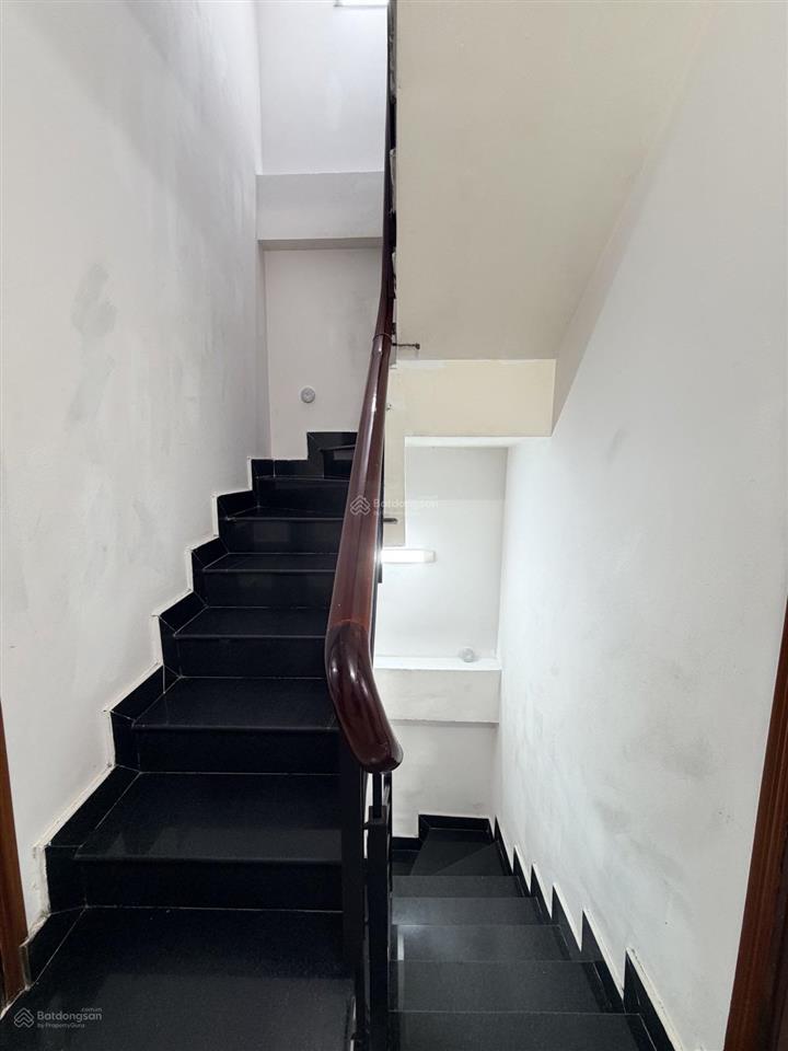 Ngô quyền quận 10, hẻm xe tải vi vu, 30m2 5 tầng giảm còn 6 tỷ hơn.