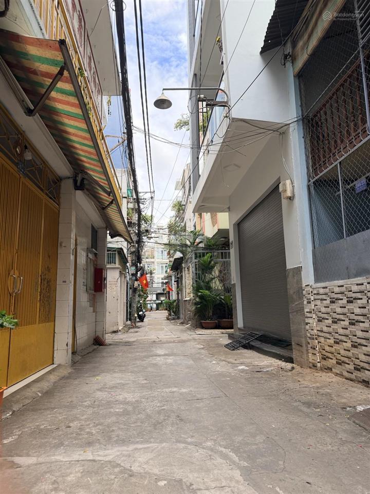 Ngô quyền quận 10, hẻm xe tải vi vu, 30m2 5 tầng giảm còn 6 tỷ hơn.
