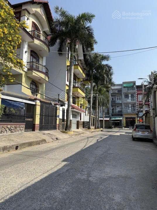 Mặt tiền đường số 10m khu bình phú quận 6  72m2 tiện xây 5 tầng.