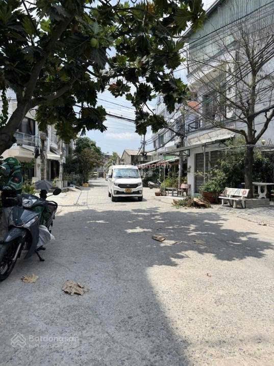 Mặt tiền đường số 10m khu bình phú quận 6  72m2 tiện xây 5 tầng.